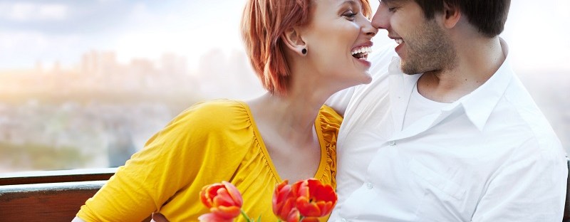 Šest znakova koji vam pokazuju da žena želi više od prijateljstva