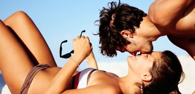 Rasplamsajte strasti na pesku!